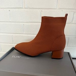 Womens glove boot (sock boot) size 9 by Tijn